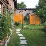 Neu Im Mit Idyllischem Innenhof Und Naturgarten Mesekenhagen