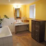 Neu Im Mit Idyllischem Innenhof Und Naturgarten