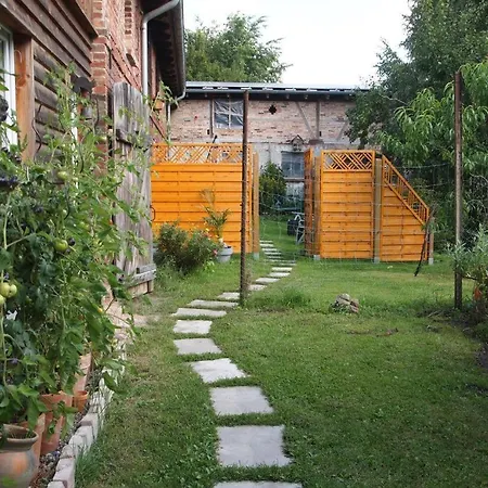 Neu Im Mit Idyllischem Innenhof Und Naturgarten Mesekenhagen