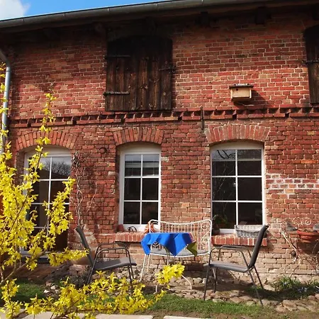 Neu Im Mit Idyllischem Innenhof Und Naturgarten