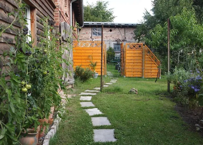 Neu Im Mit Idyllischem Innenhof Und Naturgarten Mesekenhagen