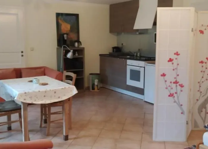 Neu Im Mit Idyllischem Innenhof Und Naturgarten