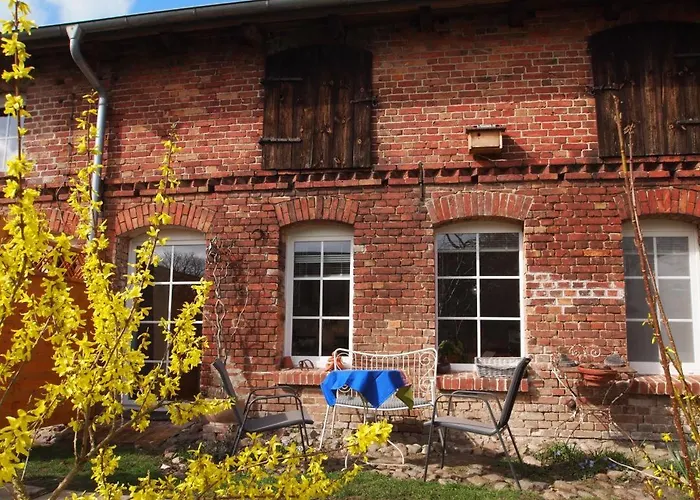 Neu Im Mit Idyllischem Innenhof Und Naturgarten