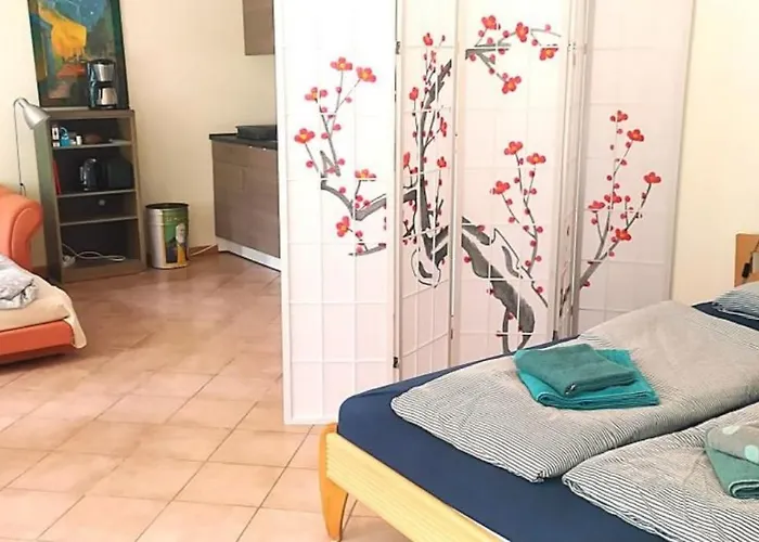 Neu Im Mit Idyllischem Innenhof Und Naturgarten Mesekenhagen