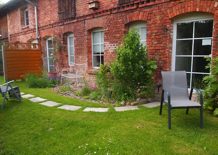 Neu Im Mit Idyllischem Innenhof Und Naturgarten Appartement Mesekenhagen